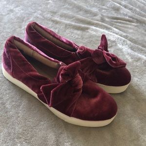 NEW Libby edelman velvet bow sneakers